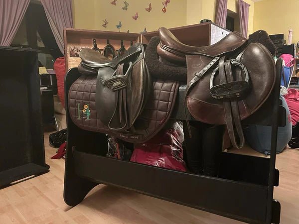 SADDLE STAND