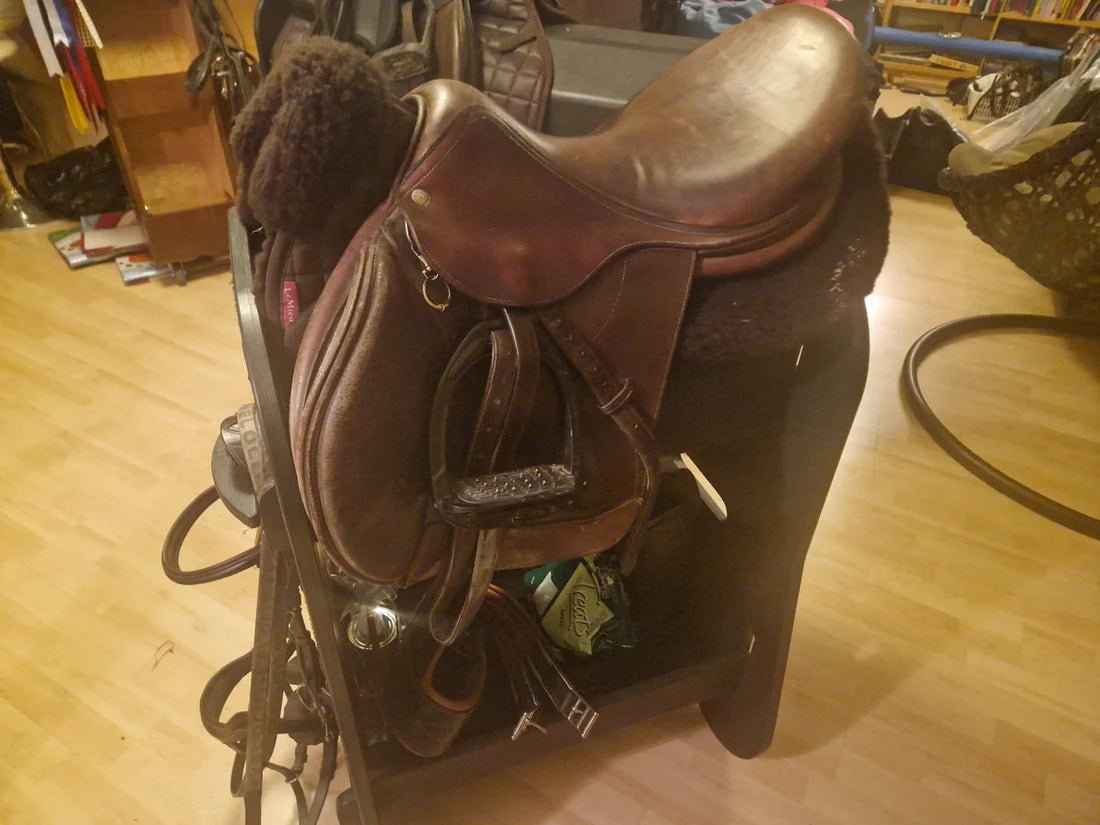 SADDLE STAND